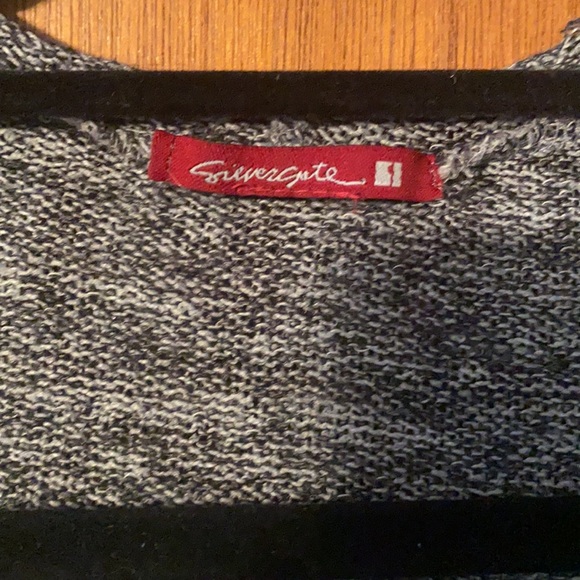 sweater - Picture 3 of 5